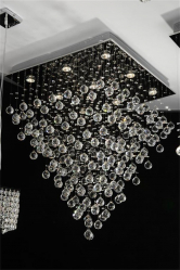 Crie uma bela iluminação (150 + Foto): lustres de cristal no interior da sala e quarto (teto, pendurado, clássico)
