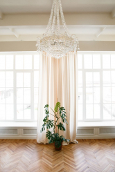 Crie uma bela iluminação (150 + Foto): lustres de cristal no interior da sala e quarto (teto, pendurado, clássico)