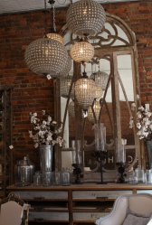 Crie uma bela iluminação (150 + Foto): lustres de cristal no interior da sala e quarto (teto, pendurado, clássico)