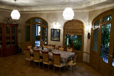 Crie uma bela iluminação (150 + Foto): lustres de cristal no interior da sala e quarto (teto, pendurado, clássico)