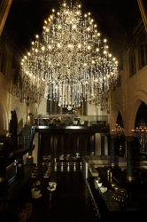 Crie uma bela iluminação (150 + Foto): lustres de cristal no interior da sala e quarto (teto, pendurado, clássico)