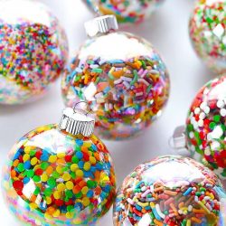 Como fazer lindas bolas para o novo 2019 com as próprias mãos? Artesanatos interessantes e volumosos (mais de 115 fotos). 9 master classes passo-a-passo