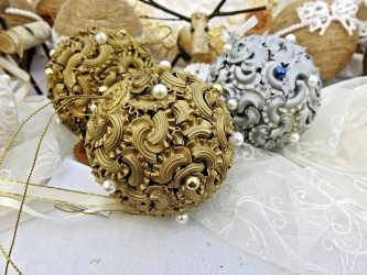 Como fazer lindas bolas para o novo 2019 com as próprias mãos? Artesanatos interessantes e volumosos (mais de 115 fotos). 9 master classes passo-a-passo