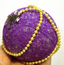Como fazer lindas bolas para o novo 2019 com as próprias mãos? Artesanatos interessantes e volumosos (mais de 115 fotos). 9 master classes passo-a-passo