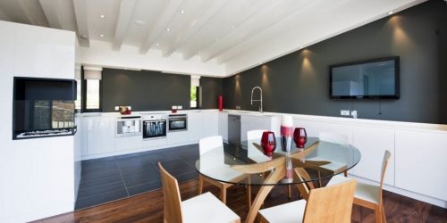 Como pendurar uma TV na parede? Mais de 150 projetos interiores da foto