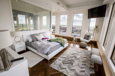 Como pendurar uma TV na parede? Mais de 150 projetos interiores da foto