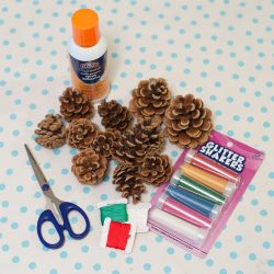 Artesanato de cones de abeto (grandes, pintados) para o Ano Novo (mais de 175 fotos) Belos brinquedos para as férias!