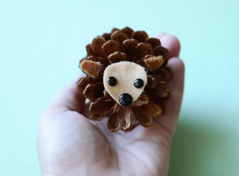 Artesanato de cones de abeto (grandes, pintados) para o Ano Novo (mais de 175 fotos) Belos brinquedos para as férias!