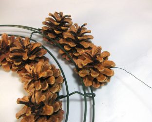 Artesanato de cones de abeto (grandes, pintados) para o Ano Novo (mais de 175 fotos) Belos brinquedos para as férias!