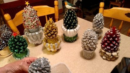 Artesanato de cones de abeto (grandes, pintados) para o Ano Novo (mais de 175 fotos) Belos brinquedos para as férias!
