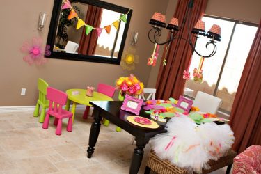 Como decorar o quarto para o aniversário da criança com as próprias mãos? (180+ Idéias Fotográficas) Nós fazemos dependendo das necessidades de idade