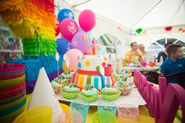 Como decorar o quarto para o aniversário da criança com as próprias mãos? (180+ Idéias Fotográficas) Nós fazemos dependendo das necessidades de idade