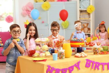 Como decorar o quarto para o aniversário da criança com as próprias mãos? (180+ Idéias Fotográficas) Nós fazemos dependendo das necessidades de idade