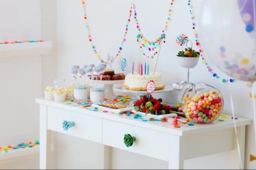 Como decorar o quarto para o aniversário da criança com as próprias mãos? (180+ Idéias Fotográficas) Nós fazemos dependendo das necessidades de idade