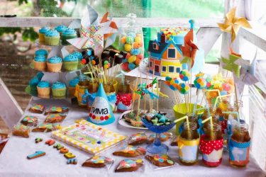 Como decorar o quarto para o aniversário da criança com as próprias mãos? (180+ Idéias Fotográficas) Nós fazemos dependendo das necessidades de idade