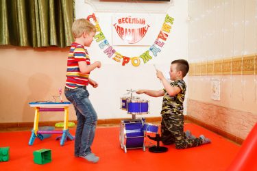 Como decorar o quarto para o aniversário da criança com as próprias mãos? (180+ Idéias Fotográficas) Nós fazemos dependendo das necessidades de idade
