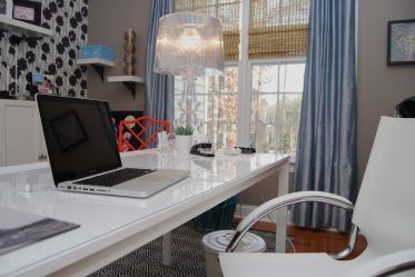 Como escolher uma mesa com gavetas e uma prateleira: (mais de 190 fotos) Organize o espaço de forma prática