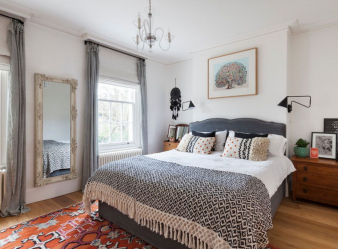 Como fazer espaço no quarto acima da cama: colocação de pinturas pelo Feng Shui. 170+ (Fotos) acentos brilhantes e elegantes
