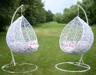 เก้าอี้ที่ถูกระงับจากหวายธรรมชาติและประดิษฐ์: 195+ ตัวเลือกภาพ (หวาย, macrame, พร้อมฝาครอบ)