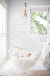 เก้าอี้ที่ถูกระงับจากหวายธรรมชาติและประดิษฐ์: 195+ ตัวเลือกภาพ (หวาย, macrame, พร้อมฝาครอบ)