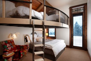 Cama de sótão com uma área de trabalho (mais de 165 fotos): idéias originais para quartos pequenos