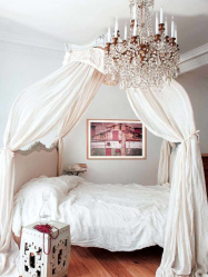 Design de cama de luxo com um dossel para o conforto romântico. 160+ (Fotos) para quartos para adultos e crianças (+ Avaliações)