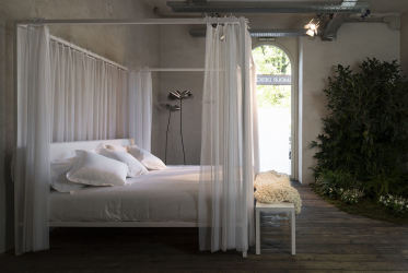Design de cama de luxo com um dossel para o conforto romântico. 160+ (Fotos) para quartos para adultos e crianças (+ Avaliações)