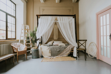Design de cama de luxo com um dossel para o conforto romântico. 160+ (Fotos) para quartos para adultos e crianças (+ Avaliações)