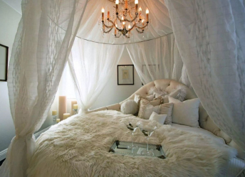 Design de cama de luxo com um dossel para o conforto romântico. 160+ (Fotos) para quartos para adultos e crianças (+ Avaliações)
