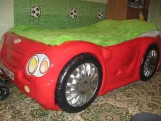 Como adicionar passas ao berçário: uma cama na forma de um carro para meninos e meninas (mais de 85 fotos). Características de uso no interior