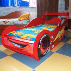 Como adicionar passas ao berçário: uma cama na forma de um carro para meninos e meninas (mais de 85 fotos). Características de uso no interior