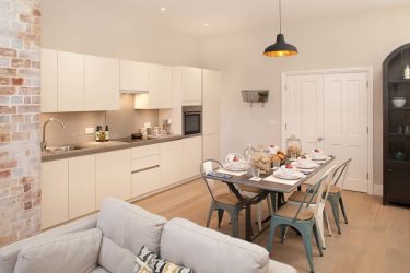 Interior da cozinha combinado com a sala de estar (mais de 180 fotos): truques de design e segredos de posicionamento