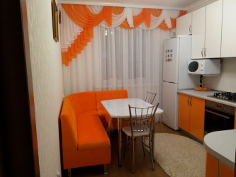 O conforto começa com uma kitchenette: mais de 140 Ideias Fotográficas para a cozinha (pequena, esquina, com um local para dormir)