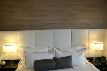 Laminate στο εσωτερικό στον τοίχο (100 + Design Photos): Κάνουμε μια μοντέρνα προφορά στο εσωτερικό!
