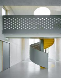 290+ Fotos de belas Opções de escadas para o segundo andar em uma casa particular (madeira, metal, concreto)