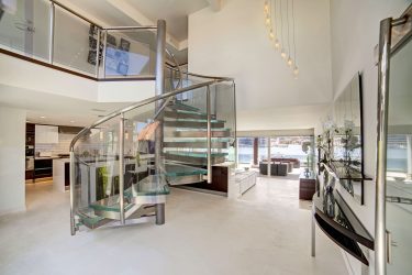 290+ Fotos de belas Opções de escadas para o segundo andar em uma casa particular (madeira, metal, concreto)