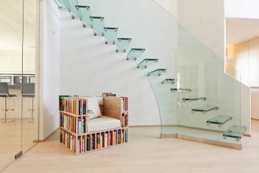 290+ Fotos de belas Opções de escadas para o segundo andar em uma casa particular (madeira, metal, concreto)