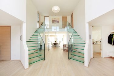 290+ Fotos de belas Opções de escadas para o segundo andar em uma casa particular (madeira, metal, concreto)