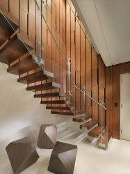 290+ Fotos de belas Opções de escadas para o segundo andar em uma casa particular (madeira, metal, concreto)