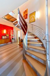 290+ Fotos de belas Opções de escadas para o segundo andar em uma casa particular (madeira, metal, concreto)