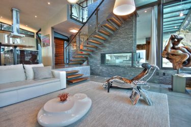 290+ Fotos de belas Opções de escadas para o segundo andar em uma casa particular (madeira, metal, concreto)