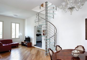 290+ Fotos de belas Opções de escadas para o segundo andar em uma casa particular (madeira, metal, concreto)
