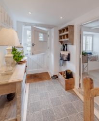 Como equipar o pequeno corredor no mobiliário do apartamento? Beautiful Modern Interiors (mais de 205 fotos)