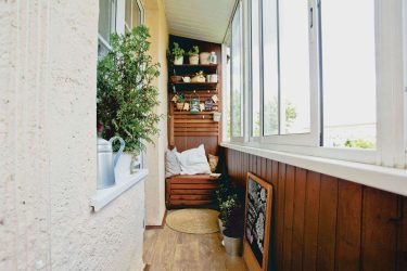 Como equipar uma pequena varanda em um apartamento: elegante, bonito, prático? 190+ (Fotos) Interiores com acabamento
