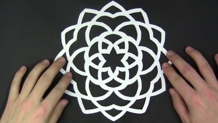 Decorações com brinquedos de papel para o novo 2018 ano do cão. Faça o feriado realmente brilhante!