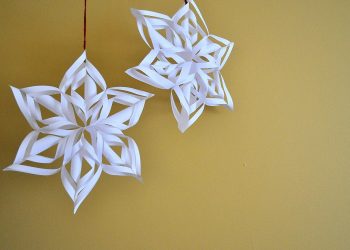 Decorações com brinquedos de papel para o novo 2018 ano do cão. Faça o feriado realmente brilhante!