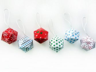 Decorações com brinquedos de papel para o novo 2018 ano do cão. Faça o feriado realmente brilhante!