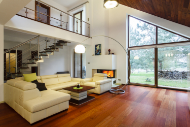 Papéis de parede bonitos na sala de estar: mais de 150 fotos de interiores.Idéias modernas de combinar