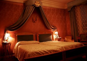Combinação de papel de parede de quarto: mais de 240 fotos de combinações de interiores bonitas