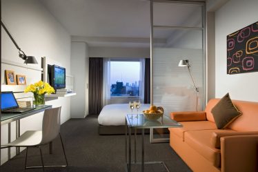 Studio Apartment: Soluções de estilo com elementos decorativos. 205+ Idéias Fotográficas de interior moderno